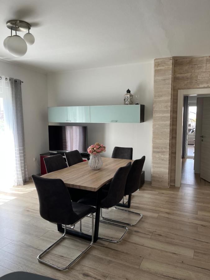 Apartment Leona & Doris Bibinje Bagian luar foto