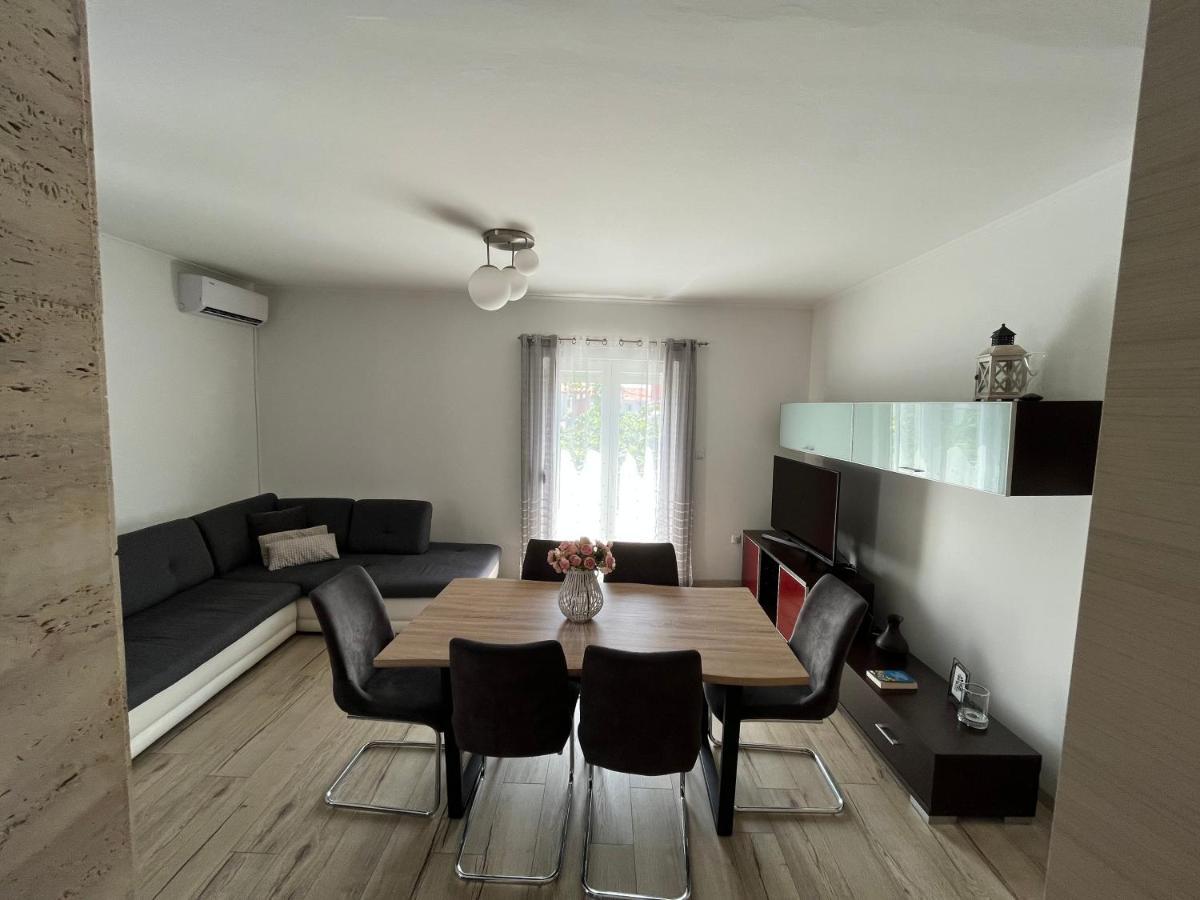 Apartment Leona & Doris Bibinje Bagian luar foto